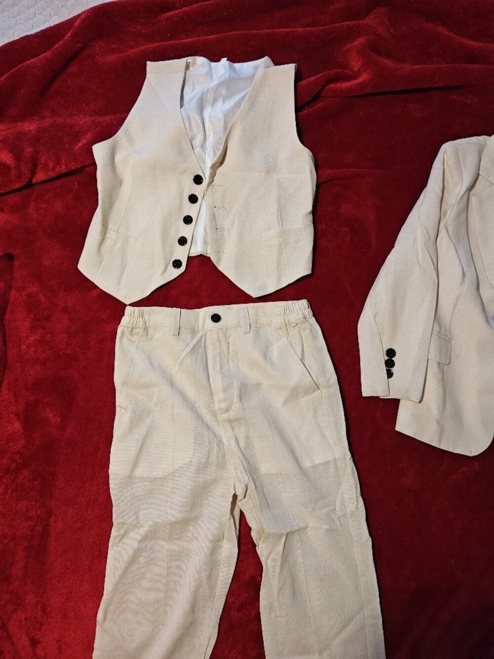 ✨ Brand New Toddler 3-Piece Suit – Size 6T ✨